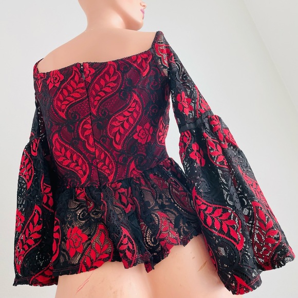 NWT $155 ROMEO & JULIET COUTURE Bohemian Black and Red LACE PEASANT TOP M - Picture 4 of 11